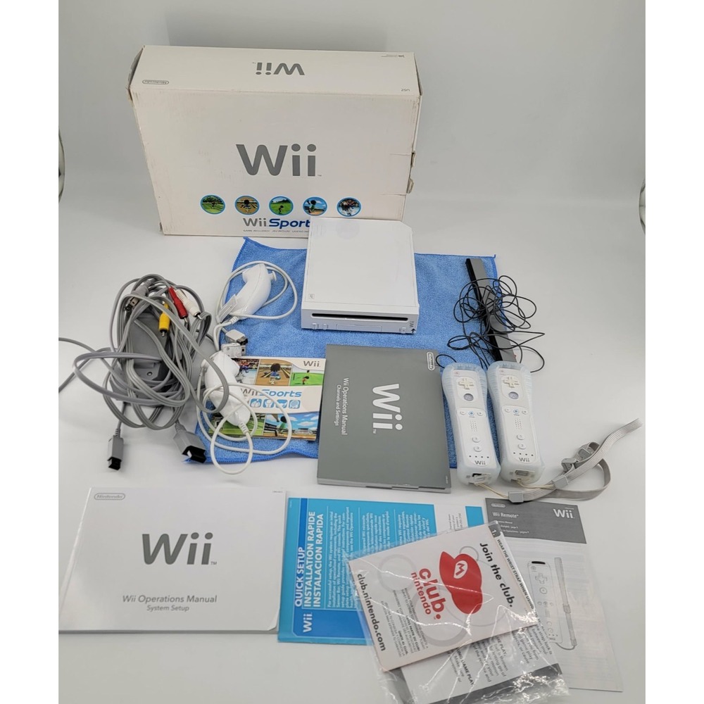 Nintendo Wii Console Bundle White RVL-001 GameCube Version 2 Remotes 9 Games Box